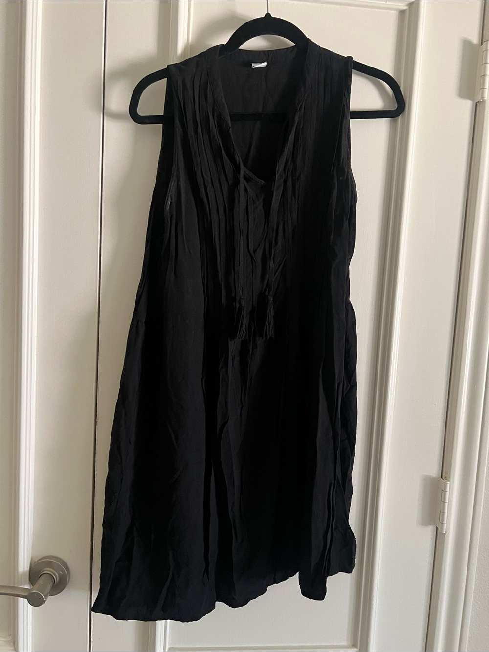 Old Navy Black Sleeveless V-Neck Tunic